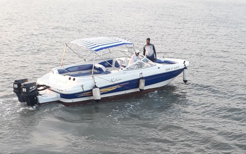 Bayliner 245 Speedboat on Charter in Mumbai