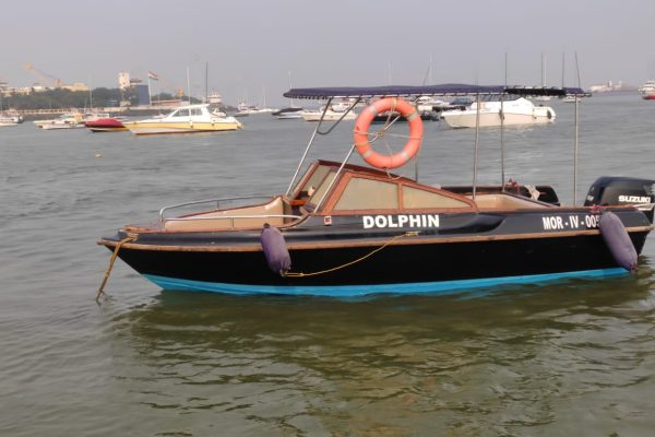 Lancer 19 Speedboat on Charter in Mumbai