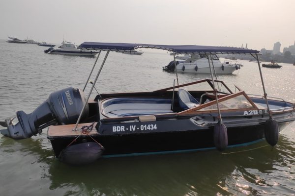 Lancer 21 Speedboat on Charter in Mumbai