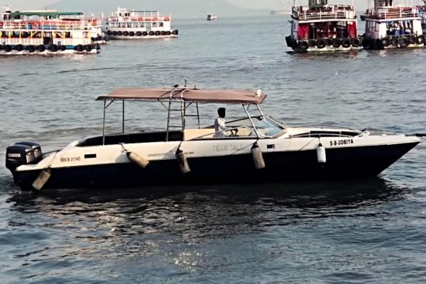 Mahindra Odyssea 33 Speedboat on Charter in Mumbai